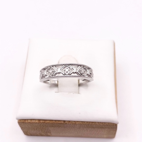 Size 6 Diamond chips 925 Sterling Silver Ring - Picture 8 of 8